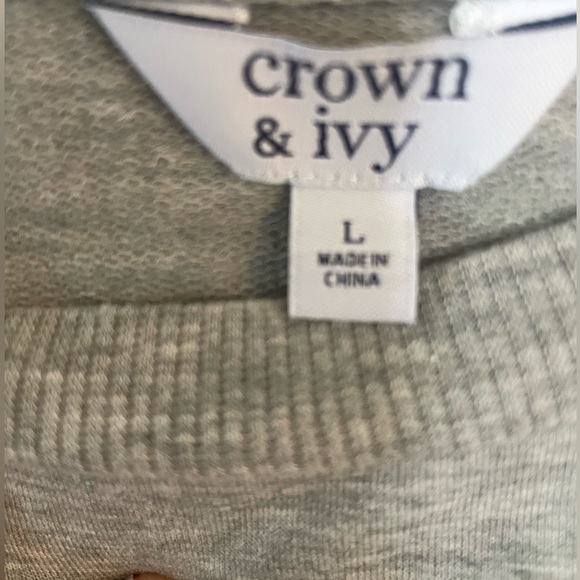 Crown & Ivy NWT Women’s Graphic “Festive As A Flock” Long Sleeve Grey T-shirt-L - Picture 7 of 9